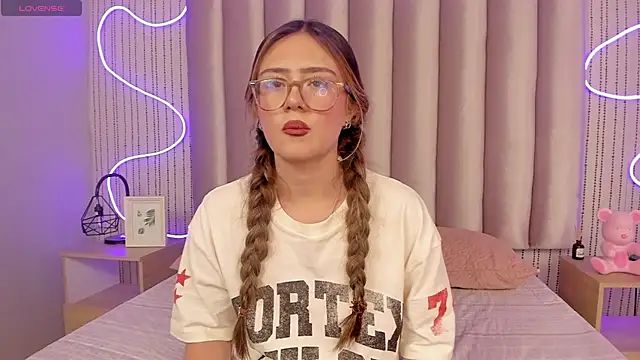 Czat XXX na żywo – SamanthaPeachss