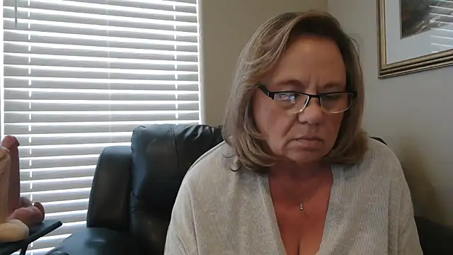 BustyAnnie's Live XXX Chat