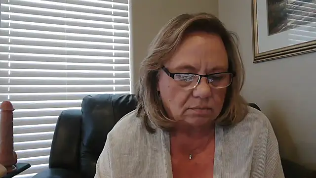 BustyAnnie's Live XXX Chat