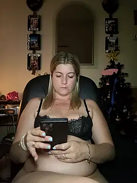 NikkiBlisss 即時 XXX 聊天