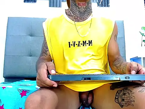 Hot_Latino_x live XXX chat