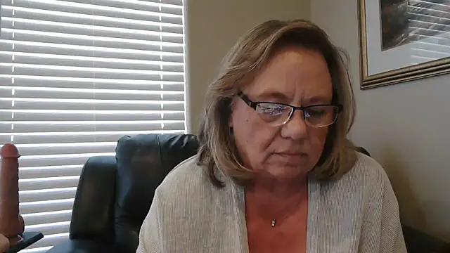 BustyAnnie's Live XXX Chat