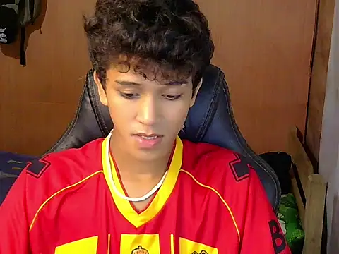 hugekenbigcock Adlı Modelin Canlı XXX Sohbeti