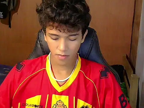 hugekenbigcock élő XXX-chatje