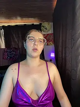 CoraVibes Adlı Modelin Canlı XXX Sohbeti