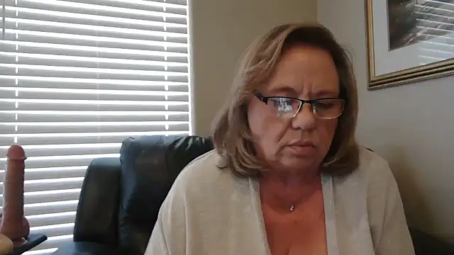 دردشة BustyAnnie الجنسية المباشرة