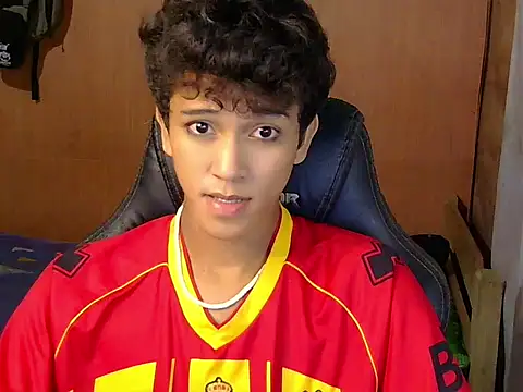 Czat XXX na żywo – hugekenbigcock