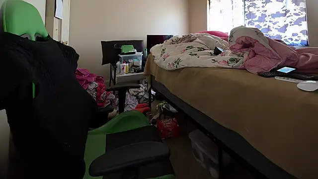 -Yagurlwest Live XXX-chat