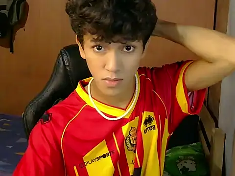 แชท XXX สดของ hugekenbigcock