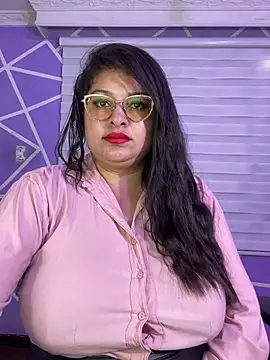 MiiaaJoness' Live XXX Chat