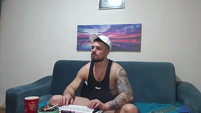 Tiberius_hunk élő XXX-chatje