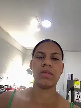 lineichun1708 Adlı Modelin Canlı XXX Sohbeti