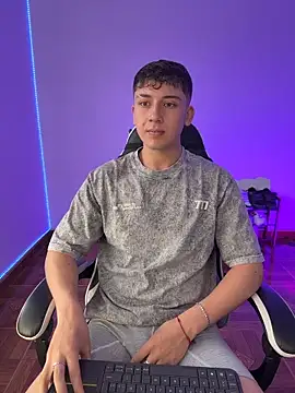 oliver_kyy Webcam Show