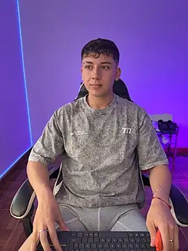 oliver_kyy Webcam Show