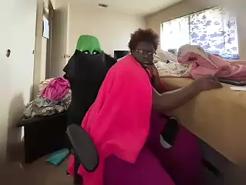 -Yagurlwest's Live XXX Chat