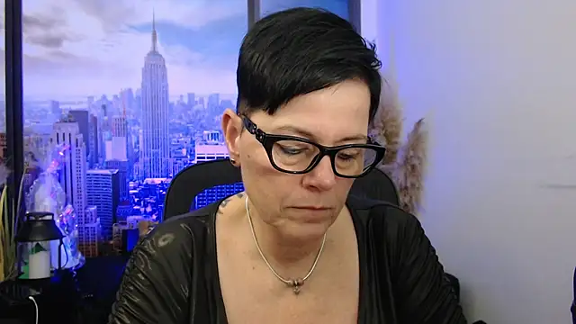 ninarandmann: διαδικτυακό σόου στην κάμερα