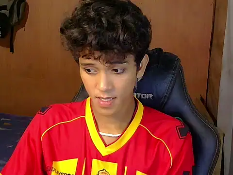 hugekenbigcock 即時 XXX 聊天