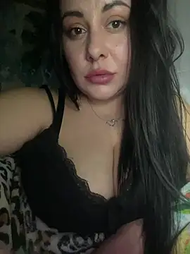 DaisyStreet Adlı Modelin Canlı XXX Sohbeti