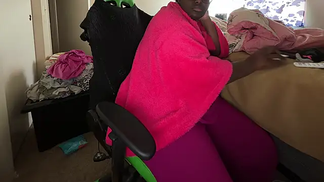 -Yagurlwest's Live XXX Chat