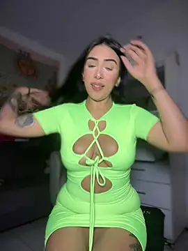 kiaraglam2 Adlı Modelin Canlı XXX Sohbeti