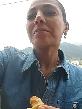 Lunasquirt1985 Chat XXX in diretta