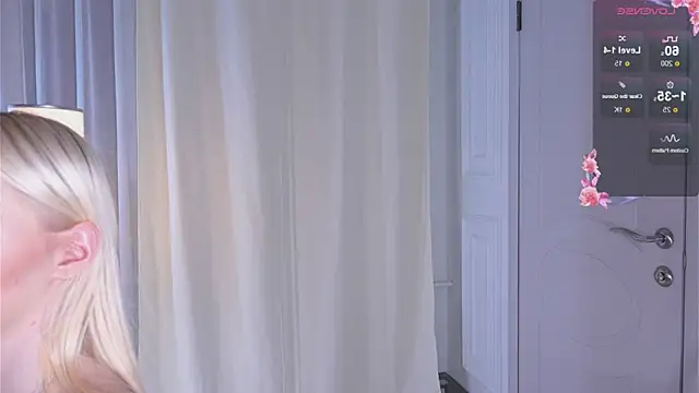 NyxBlonde's Live XXX Chat