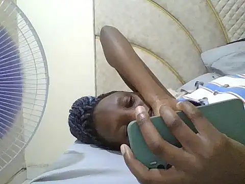 SimplyHer: вебкам-шоу