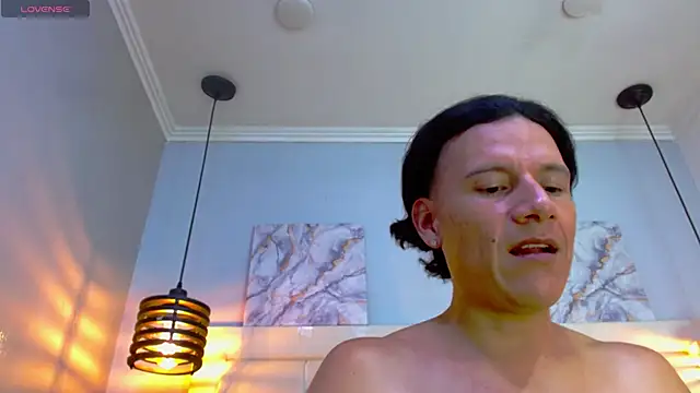 Caliche_1's Live XXX Chat