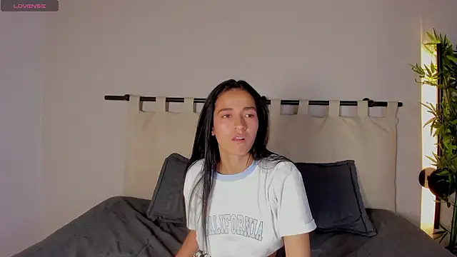 Chat +18 de ella__olmos ao vivo