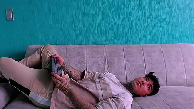 Czat XXX na żywo – Evan_hott