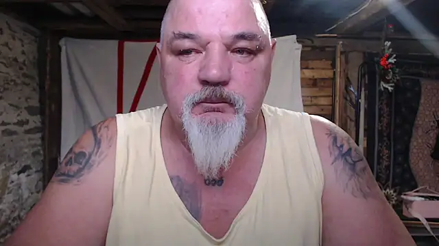 Newfiesausage1972のライブXXXチャット