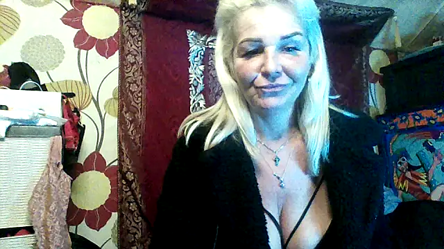 CassandraSandra44's Live XXX Chat