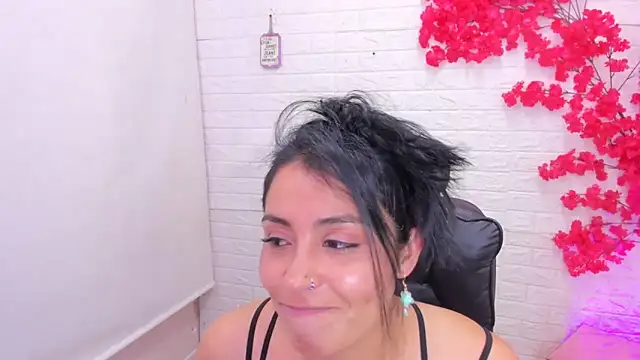 Aisha_09's Live XXX Chat