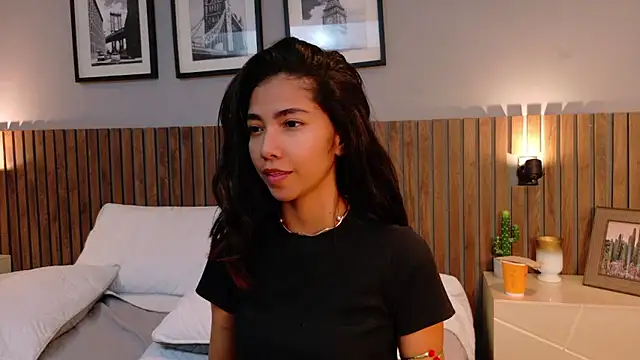 luna_roja25's Live XXX Chat