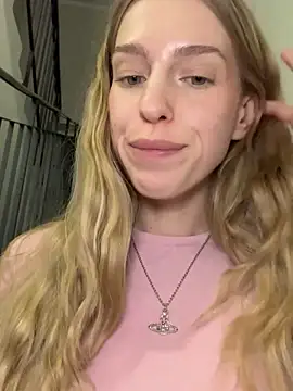 kira_mia Adlı Modelin Canlı XXX Sohbeti