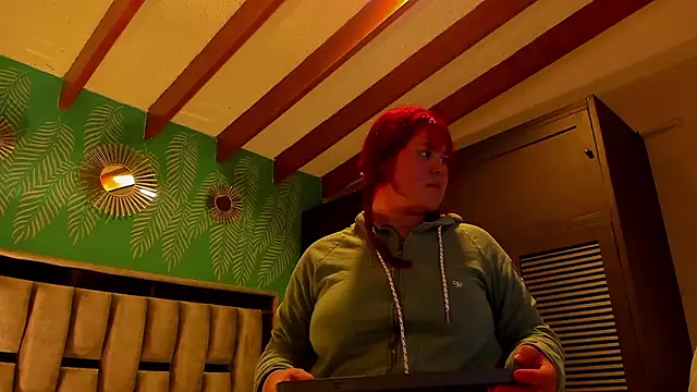 Issa_Clark01's Live XXX Chat