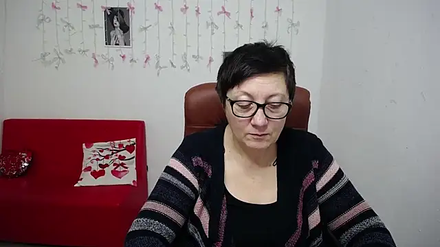 EmilyL0ve's Webcam Show