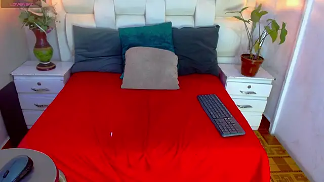 Caliche_1のライブXXXチャット