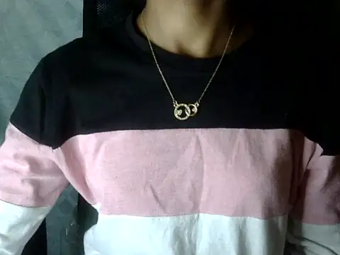 Khushi_v – Naživo XXX chat