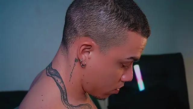 AlphaMasterXxx's Live XXX Chat