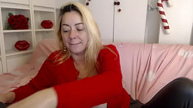 _karolynesyera_のライブXXXチャット