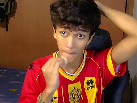 hugekenbigcock Live XXX-Chat