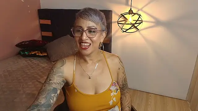 Pokazy przed kamerką – Charlotte__Gray