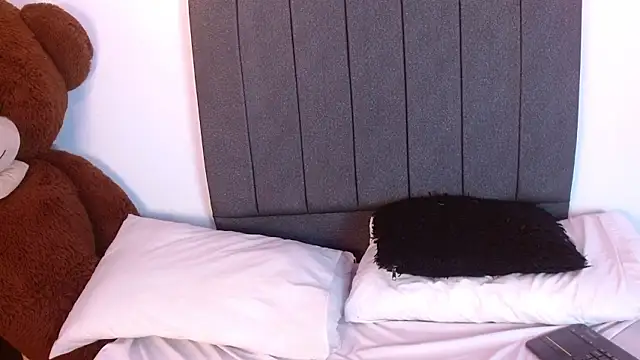 Emadelacroix's Live XXX Chat