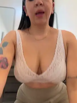 Gringo_XXX_LatinaのライブXXXチャット