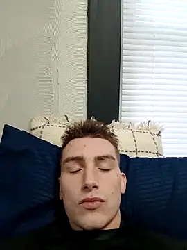 CurvyWeakling: διαδικτυακό σόου στην κάμερα