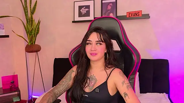 EmmyEvans1 live XXX chat