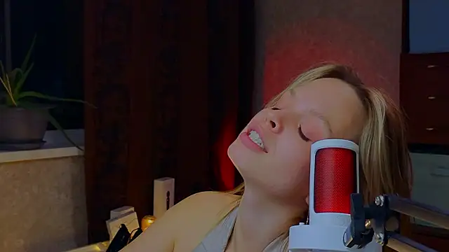 sinteas' Live XXX Chat