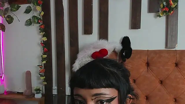 Show modela MeowMota_ na web-kameri