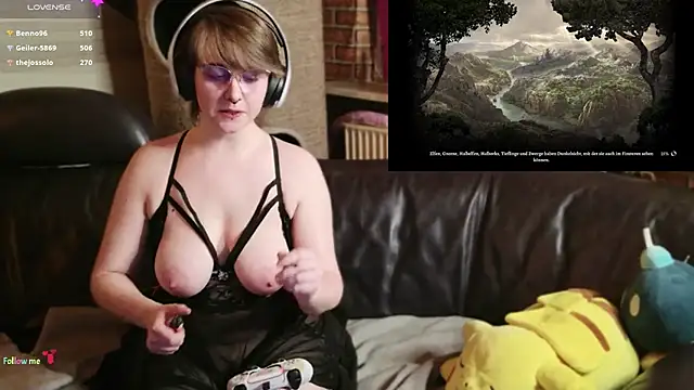 GamerGirl_Even Webbikameraesitys